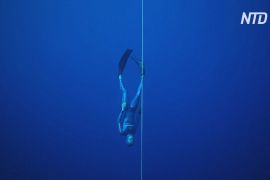 Французький фридайвер опустився під воду на рекордні 112 метрів