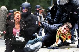 Жорсткі затримання учасників протесту проти «антиковідних» заходів у Берліні