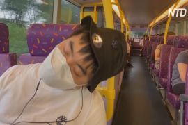Гонконжців катають по 5 годин автобусом, щоб дати їм виспатися