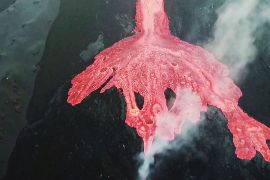Відео з дрона: як із канарського вулкана течуть річки лави