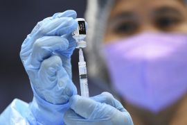 Чи захищають нинішні вакцини від нового штаму коронавірусу омікрон