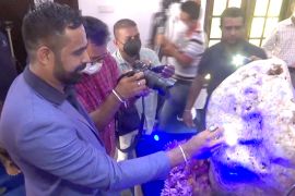 Найбільший у світі сапфір показали на Шрі-Ланці