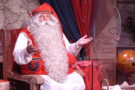 Санта-Клаус робить останні приготування перед Різдвом