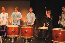 Що японські барабани роблять в австралійській школі