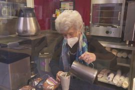 100-річна британка досі працює й надихає інших