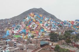 На сірому пагорбі в Лімі намалювали гігантську картину