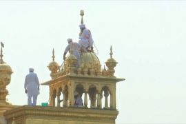 Британські волонтери очищають «Золотий храм» в Індії