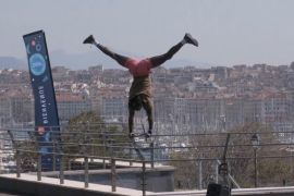 Мігранти у Франції заробляють на життя акробатикою