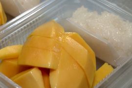 Шалений попит на десерт із манго в Таїланді розпочався через співачку