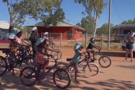 Як велосипеди надихнули дітей австралійських аборигенів ходити до школи