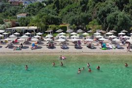 Туристи повертаються до Греції, але заважає інфляція