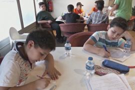 Школярі Лівії навчаються в кав’ярні, бо вдома немає світла й кондиціонера