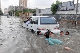 У Пакистані через повені загинуло майже 800 осіб