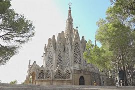 Унікальна церква в Іспанії, натхнена Антоніо Гауді