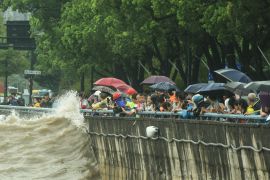Потужний тайфун «Муїфа» приніс до Шанхая сильний вітер та дощ