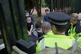 У китайському консульстві, що у Великій Британії, побили протестувальника