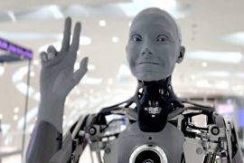 Робот-гуманоїд зустрічає відвідувачів Музею майбутнього в Дубаї