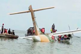 48-місний літак із пасажирами впав в озеро в Африці