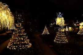 Данський парк «Тіволі» запалив економну ілюмінацію перед Різдвом