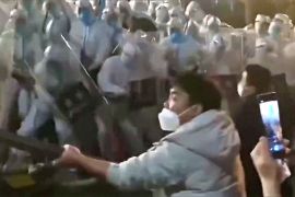 Протести на найбільшому заводі з виробництва айфонів у Китаї переросли в бійку