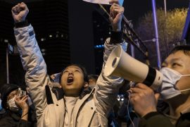 «Іди геть, Сі Цзіньпіне»: у всьому Китаї тривають протести проти антикоронавірусних заходів