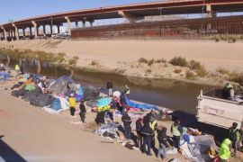 Стихійні табори мігрантів у Мексиці на кордоні зі США й далі розбирають