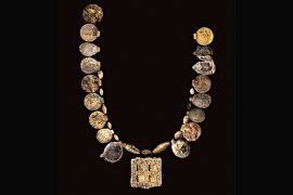 Британські археологи знайшли намисто віком 1300 років
