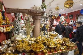 Різдвяні прикраси по-швейцарськи: покупці повертаються