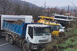 Дороги на півночі Косова, як і раніше, перекриті вантажівками