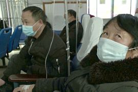 Лікарні в селах Китаю переповнені, але тестів на COVID не роблять