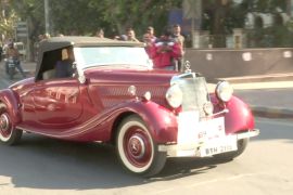 120 вінтажних та класичних авто виїхали на дороги Нью-Делі