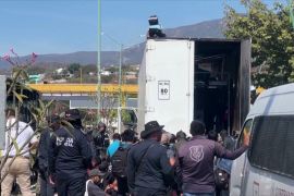 У Мексиці затримали фуру, яка перевозила 250 мігрантів