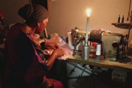 Віялові відключення світла в ПАР: люди працюють у темряві