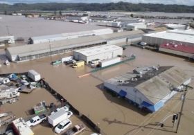 Жителі затопленого містечка в Каліфорнії просять допомоги