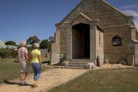 Дім на цвинтарі: австралійці купують пусті церкви й у них живуть