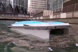 Робот-акула «поїдає» сміття на річках Лондона