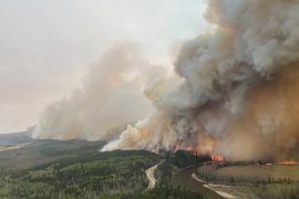 У Канаді 30 000 осіб евакуювалися через лісові пожежі