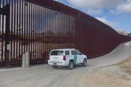 На кордоні між Мексикою й США застрягли сотні мігрантів