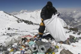 Альпініст зі США закликає захистити Еверест від сміття