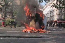 Десятки пожеж спалахнули на вулицях Парижа під час протестів проти пенсійної реформи