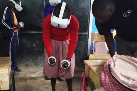 Кенійські школярі подорожують у гарнітурах віртуальної реальності