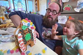 2000 пряничних будиночків на Різдво: американець починає пекти вже в липні