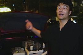 Молоді китайці стають нелегальними вуличними торговцями, щоб заробити