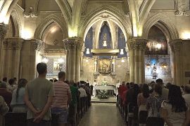 Храм Святого Сімейства в Барселоні балансує між вірянами і туристами