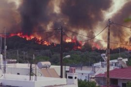 Лісові пожежі загрожують житловим будинкам у Греції, Португалії та на Сицилії