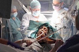 Як почувається пацієнтка, яка три роки тому грала на скрипці під час видалення пухлини з її мозку