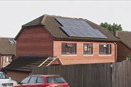 У Великій Британії б’ють рекорди зі встановлення сонячних панелей і теплових помп