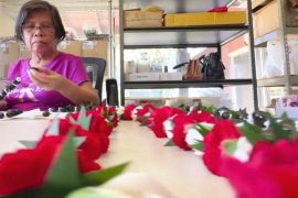 Традиційні намиста з квітів стали ще важливішими для гавайців