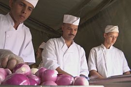 У Марокко військовики цілодобово готують їжу для тих, хто вижив після землетрусу