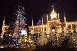 180-річний парк розваг «Тіволі» прикрасили різдвяною ілюмінацією